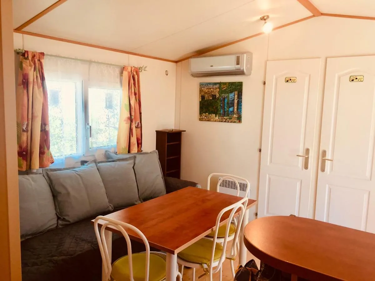 Mobilhome tout confort camping 4 étoiles L Ayguade Hyères